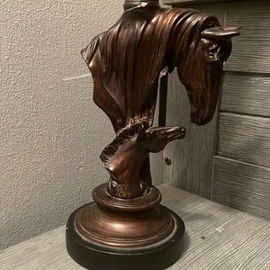 Momma and baby horse lamp